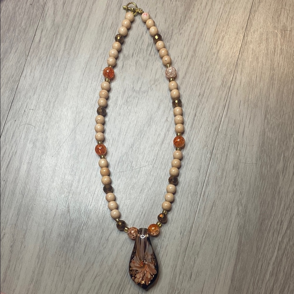 Elegant Beaded Necklace with Glass Pendant Artesian